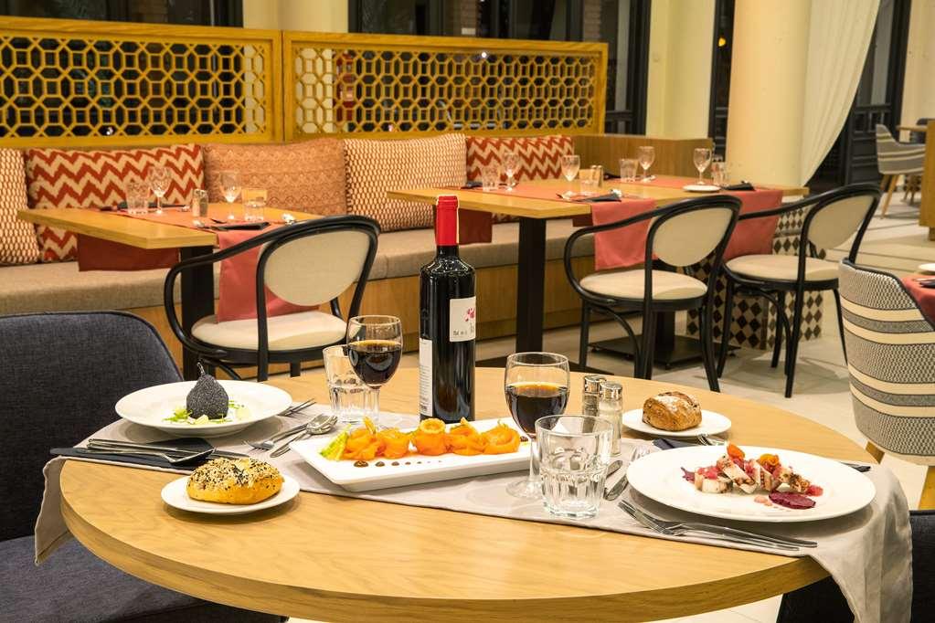 Отель Sol Oasis Marrakech Ouahat Sidi Brahim Ресторан фото